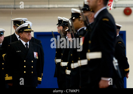 London Ontario, Canada. Settembre 24, 2011. Modifica del comando cerimonia al HMCS Prevost a Londra, Canada. Foto Stock