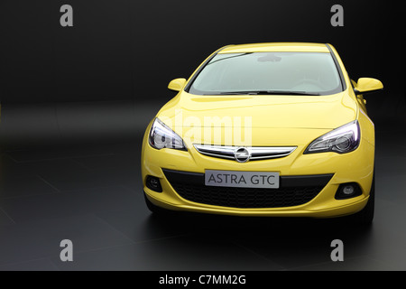 La nuova Opel Astra GTC al sessantaquattresimo IAA (Internationale Automobil Ausstellung) Foto Stock