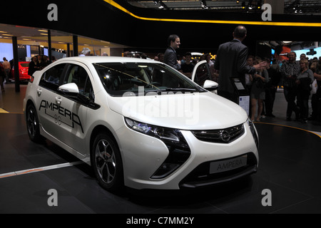 La nuova auto elettrica Opel Ampera al sessantaquattresimo IAA (Internationale Automobil Ausstellung) Foto Stock