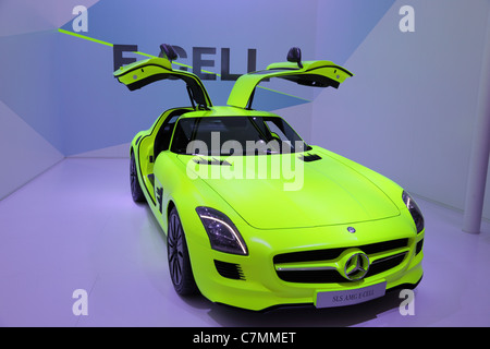Francoforte - sett 24: Mercedes Benz SLS E-Cell auto elettriche al sessantaquattresimo IAA (Internationale Automobil Ausstellung) il 2 settembre Foto Stock