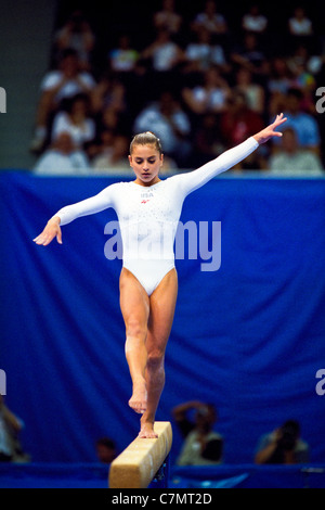 Dominique Moceanu (USA) competono alla 1998 Goodwill Games. Foto Stock