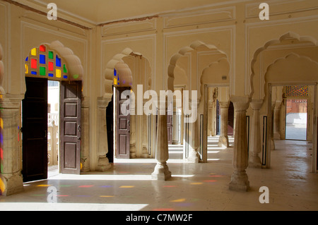 Sala di ingresso all'interno Hawa Mahal o Palazzo dei venti di Jaipur India Rajasthan Foto Stock