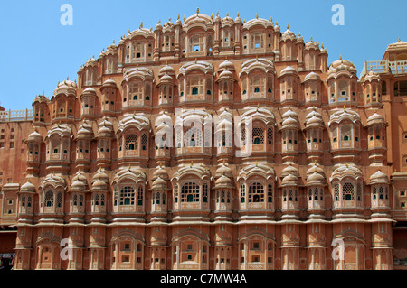 Parte anteriore del Hawa Mahal o Palazzo dei venti di Jaipur India Rajasthan Foto Stock