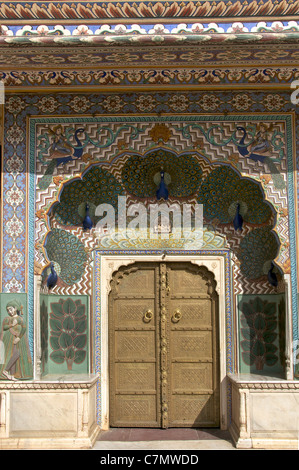 Peacock gate Pitam Niwas Chowk City Palace Jaipur India Rajasthan Foto Stock