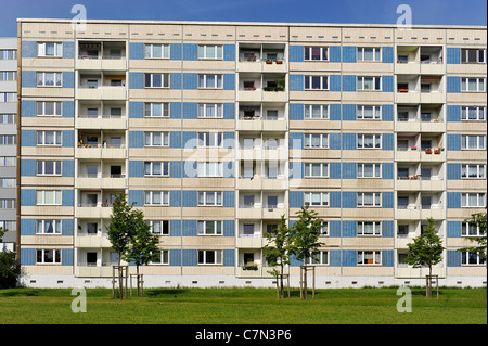 Prefabbricato in edifici ad alta, alloggi sociali, simmetria, alloggiamento station wagon, Dresda, Libero Stato di Sassonia, Germania, Europa Foto Stock