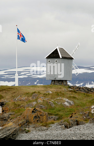 L'Islanda è solo mulino a vento sulla isola di Vigur, Isafjörður, Vestfirðir (Westfjords), Islanda. Foto Stock