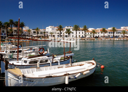 Barche da pesca in porto Foto Stock