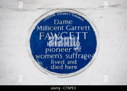 Targa blu segnando un home di dame millicent garrett fawcett, womens suffragio pioneer, Gower Street, Londra, Inghilterra Foto Stock