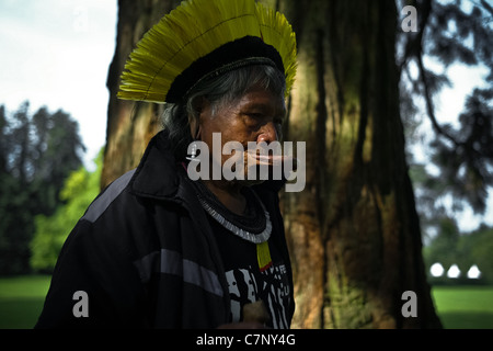 Raoni Kayapo capo indiano al castello di Cheverny, Raoni l uomo della foresta Foto Stock