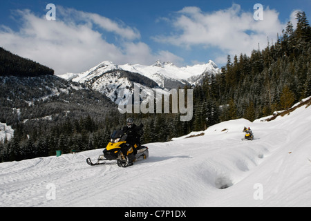 In snowmobile tour in Whistler British Columbia Foto Stock