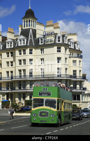 Un Southdown Autobus Leyland Titan PD3/4 vintage bus aperti a Eastbourne, East Sussex, Inghilterra. Foto Stock