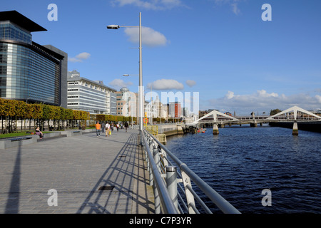 La passerella Broomielaw a Glasgow, Scotland, Regno Unito Foto Stock