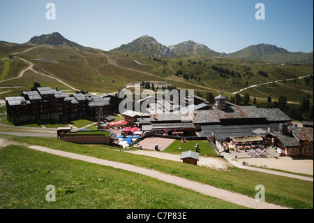 Belle Plagne ski resort village nelle Alpi francesi, Savoie, in estate Foto Stock