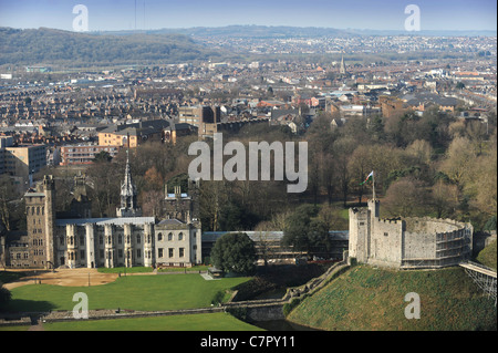 Una vista in elevazione del castello nella città gallese di Cardiff, S. Wales UK Foto Stock