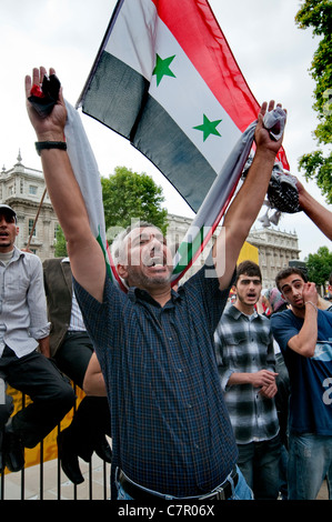 Siri che protestavano per il cambio di regime a Downing Street Londra Centrale Settembre 2011 Foto Stock