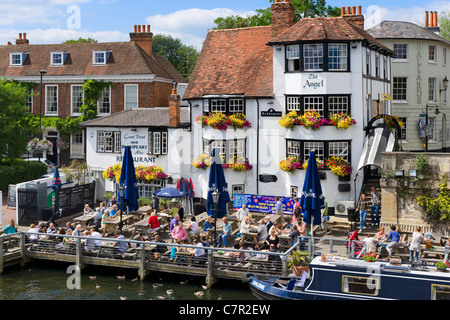 L'Angelo Pub sul Fiume Tamigi a Henley-on-Thames, Oxfordshire, England, Regno Unito Foto Stock