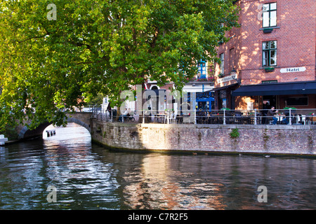 Canal e il ponte a Bruges, Belgio dal Groene Rei o Banca Verde Foto Stock