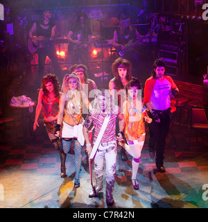 'Rock of Ages, il Musical' in esecuzione a Shaftesbury Theatre, Londra. Foto Stock