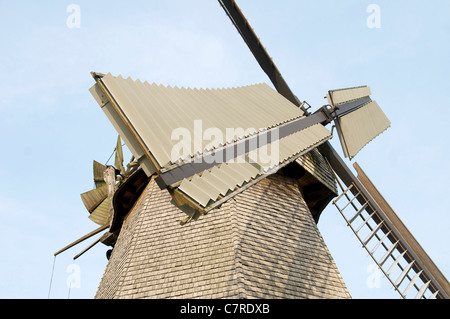 Smock mill 'Büschings Mühle' dal 1810 in Petershagen. Foto Stock