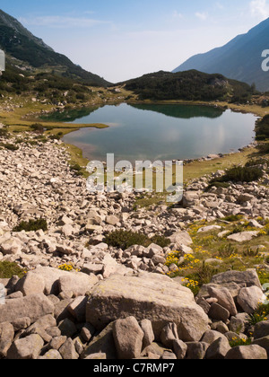 Il lago glaciale nel parco nazionale di Pirin,Bulgaria,l'Europa sud-orientale Foto Stock