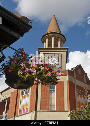 La torre dell'orologio del Waterside shopping center, Lincoln, Inghilterra. Foto Stock