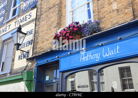 Negozio di fronte su Broad Street nella città vecchia, Margate, England, Regno Unito Foto Stock