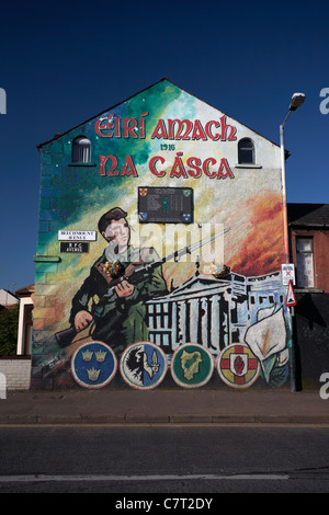 Pasqua repubblicano Rising murale, Beechmount Avenue e Falls Road junction, parte occidentale di Belfast, Irlanda del Nord, Regno Unito Foto Stock