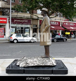 Situato a South Kensington è questa statua del compositore ungherese Bela Bartok. Foto Stock