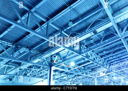 Soffitto del magazzino tonica in colore blu Foto Stock