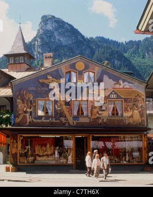 Germania Baviera Oberammergau casa con la scena della crocifissione Foto Stock