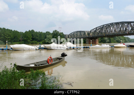 L'Italia, Emilia Romagna, il fiume Po nei pressi di Piacenza Foto Stock