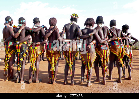 Africa, Etiopia. Harmer la gente ballare Foto Stock