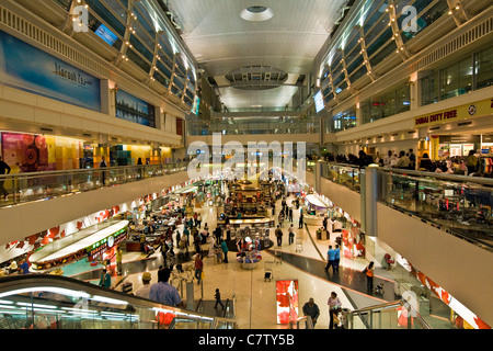 Duty Free Area in Aeroporto Internazionale di Dubai, Emirati Arabi Uniti Foto Stock
