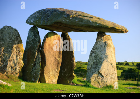 Pentre Ifan sepoltura camera Preseli Hills Pembrokeshire Wales Foto Stock