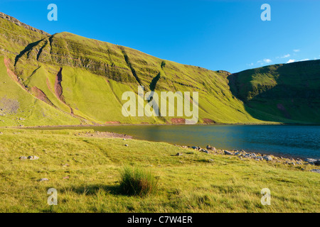 Llyn y ventola Llanddeusant Fach (Y Mynydd Du) Montagna Nera Parco Nazionale di Brecon Beacons Carmarthenshire Galles Foto Stock