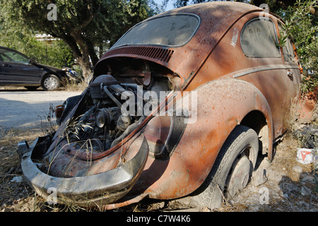 Decadendo Volkswagen maggiolino sull'isola di Zante Foto Stock