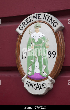 Green King Brewery segno sulla facciata della Hawley Arms Pub di Camden, Londra Foto Stock