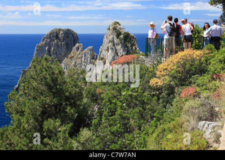 L'Italia, Campania, Capri, Faraglioni Foto Stock