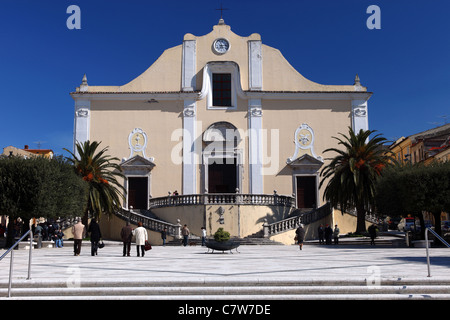 L'Italia, Campania, il Parco Regionale del Matese. Cerreto Sannita, la piazza della città e la chiesa di San Martino Foto Stock