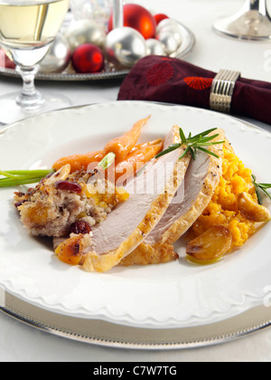 Cena di Natale turchia ripieno di carote e purè di patate dolci Foto Stock