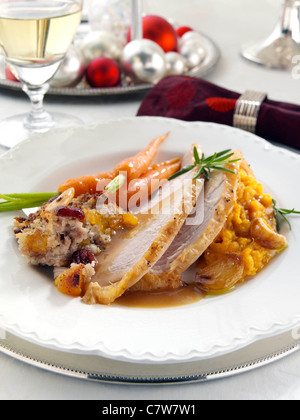 Cena di Natale turchia ripieno di carote e purè di patate dolci Foto Stock