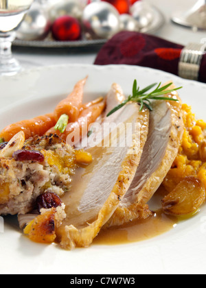 Cena di Natale turchia ripieno di carote e purè di patate dolci Foto Stock