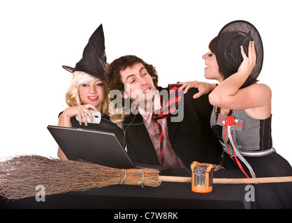 Gruppo di persone in witch hat sulla festa di Halloween. Foto Stock
