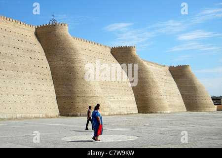 Uzbekistan Bukhara, mura della fortezza Ark Foto Stock