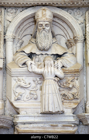 Italia Puglia a Gravina in Puglia, la cattedrale, cinquecentesco bassorilievo Foto Stock