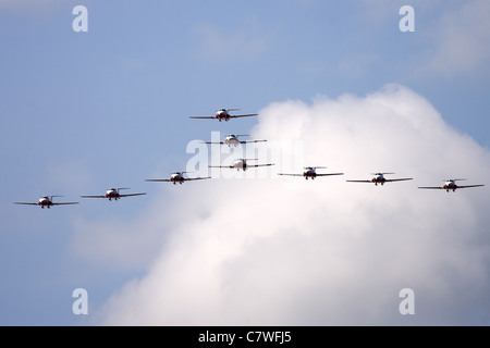 Giugno 26, 2011. San Tommaso Ontario in Canada. Le forze canadesi 431 Aria squadrone dimostrativo 'Snowbirds' eseguire ad un air show. Foto Stock