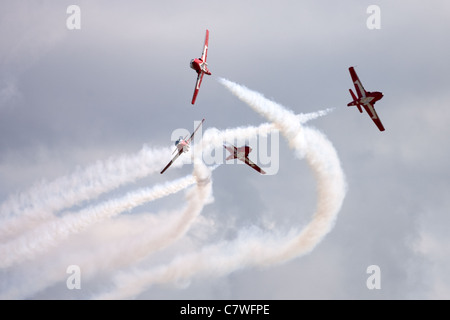 Giugno 26, 2011. San Tommaso Ontario in Canada. Le forze canadesi 431 Aria squadrone dimostrativo 'Snowbirds' eseguire ad un air show. Foto Stock