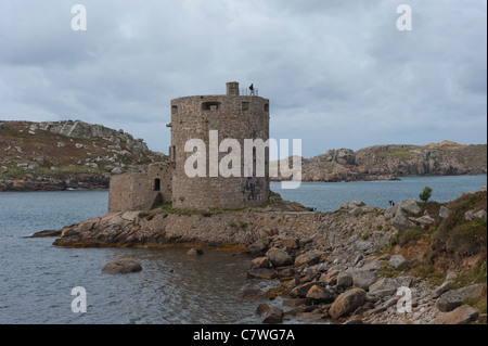 Cromwell's Castle su Tresco nell'isola di Scilly della costa ovest della Cornovaglia Foto Stock