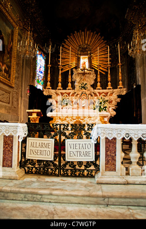 Le elegantemente decorato interno della chiesa di San Giacomo di corte a Santa Margherita Ligure, Italia Foto Stock