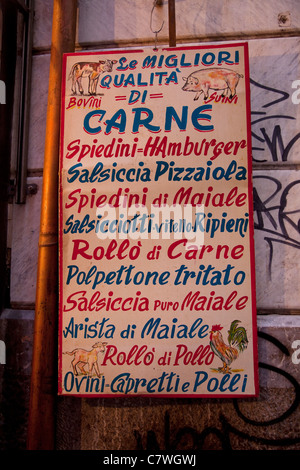 Macelleria segno a Ballarò, il tradizionale mercato di Palermo, Sicilia, Italia Foto Stock